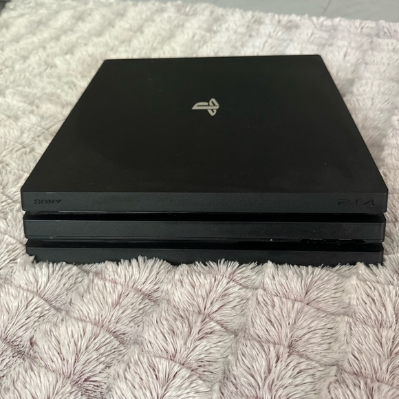 PS4 Gaming Console - Picture 9 of 15